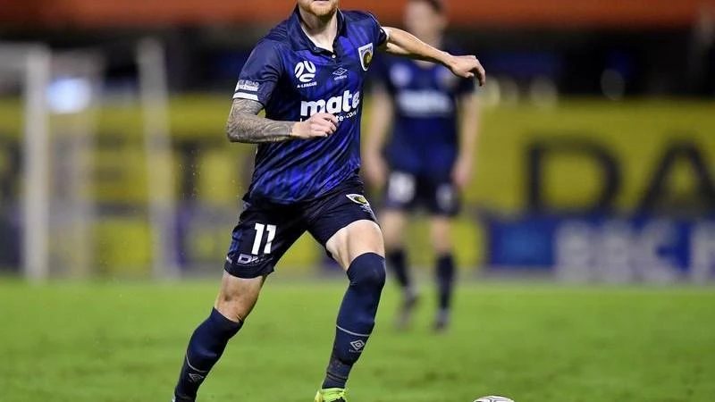 SoccerClisby joins Mariners' A-League exodus