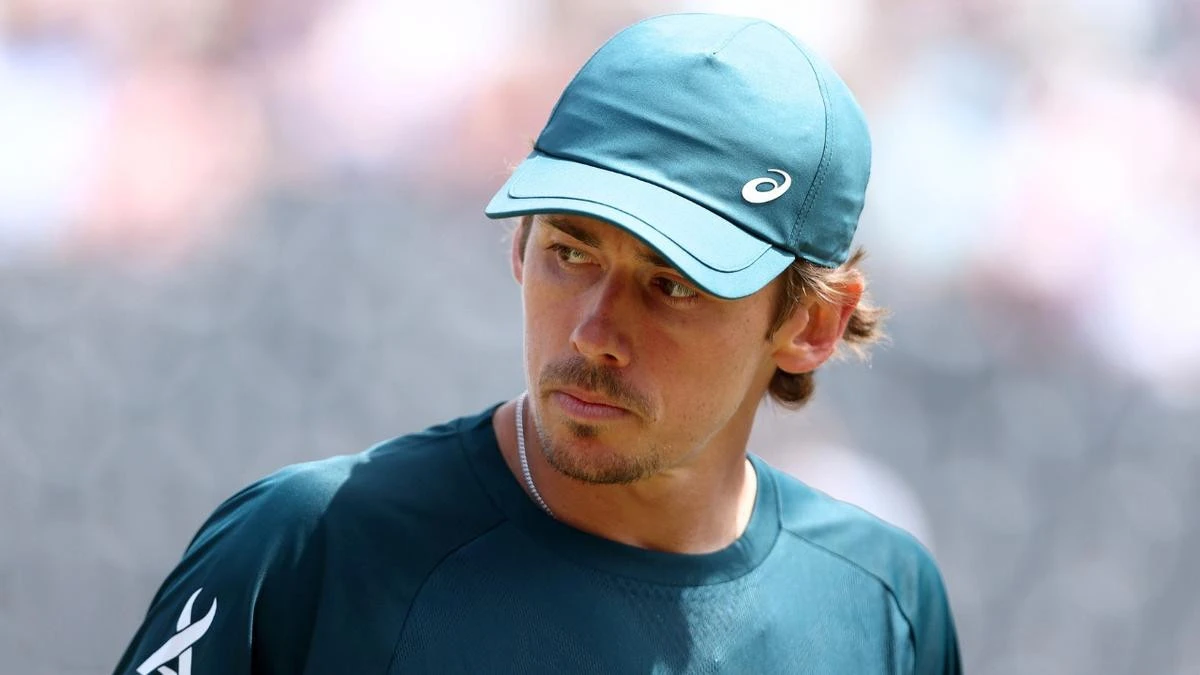 Alex de Minaur crashes out in pre-Wimbledon disaster