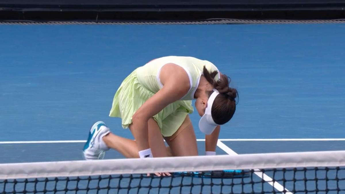 Top-ranked Aussie collapses in tears on eve of Australian Open