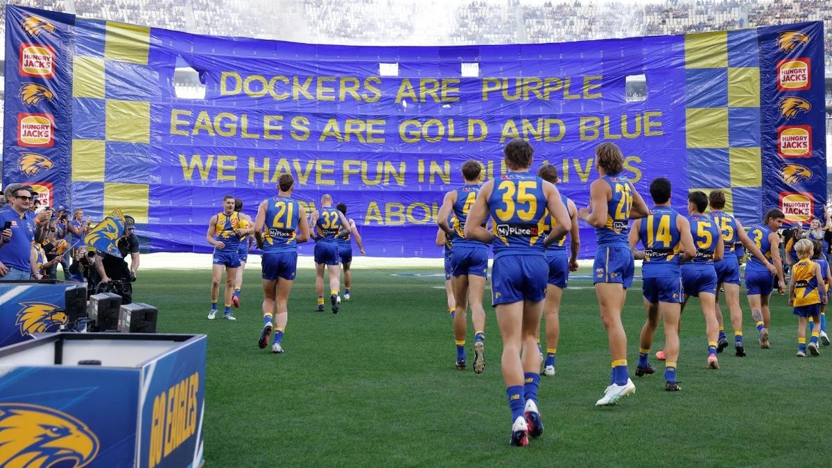 AFL coach pots beaten rivals over pre-match banner sledge