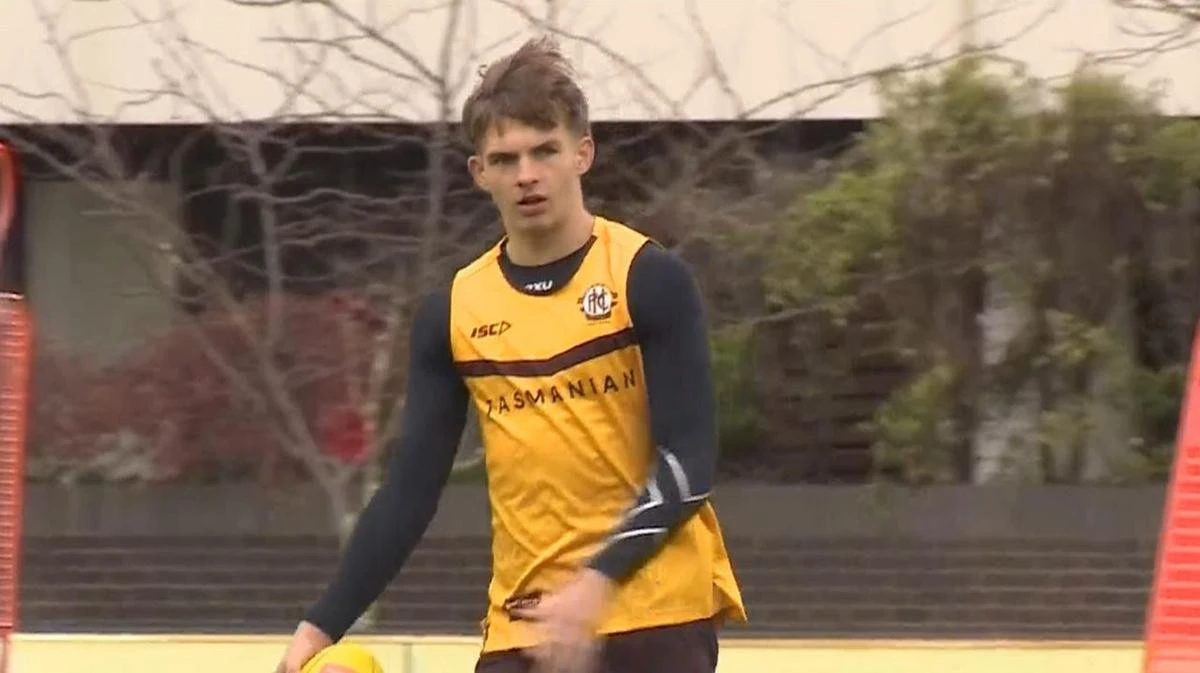 Luke Hodge answers tough question as son Cooper joins Hawks training