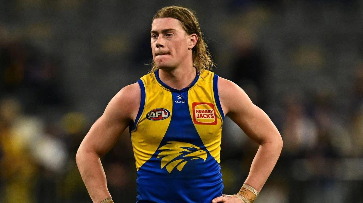AFL boss ‘keeping an eye’ on contract lengths