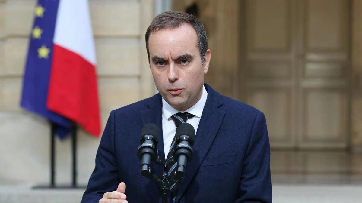 France's new PM resigns after only two weeks in office