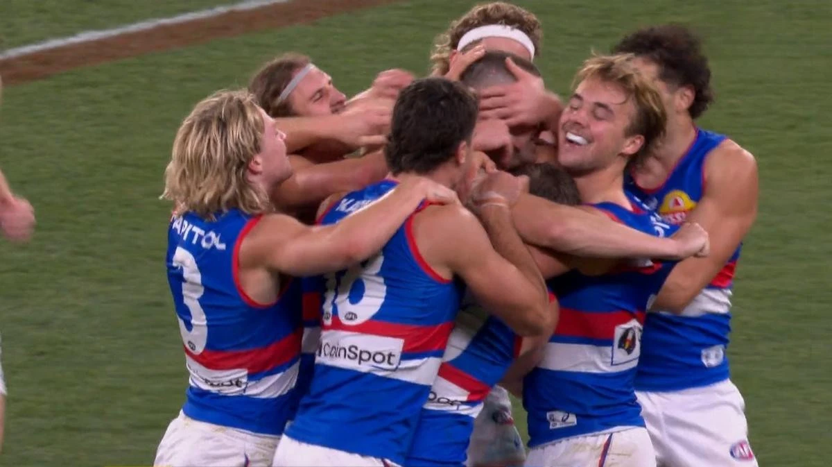 Entire team rushes to unlikely hero after match-winning act
