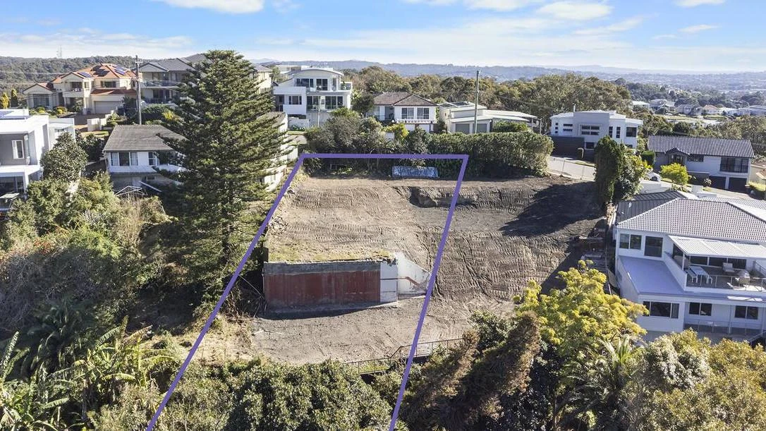 Daniel Johns lists vacant block after demolishing iconic Newcastle home
