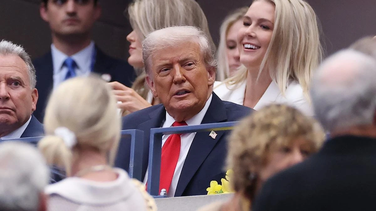 Boos rain down on Trump after presidential arrival sparks chaos