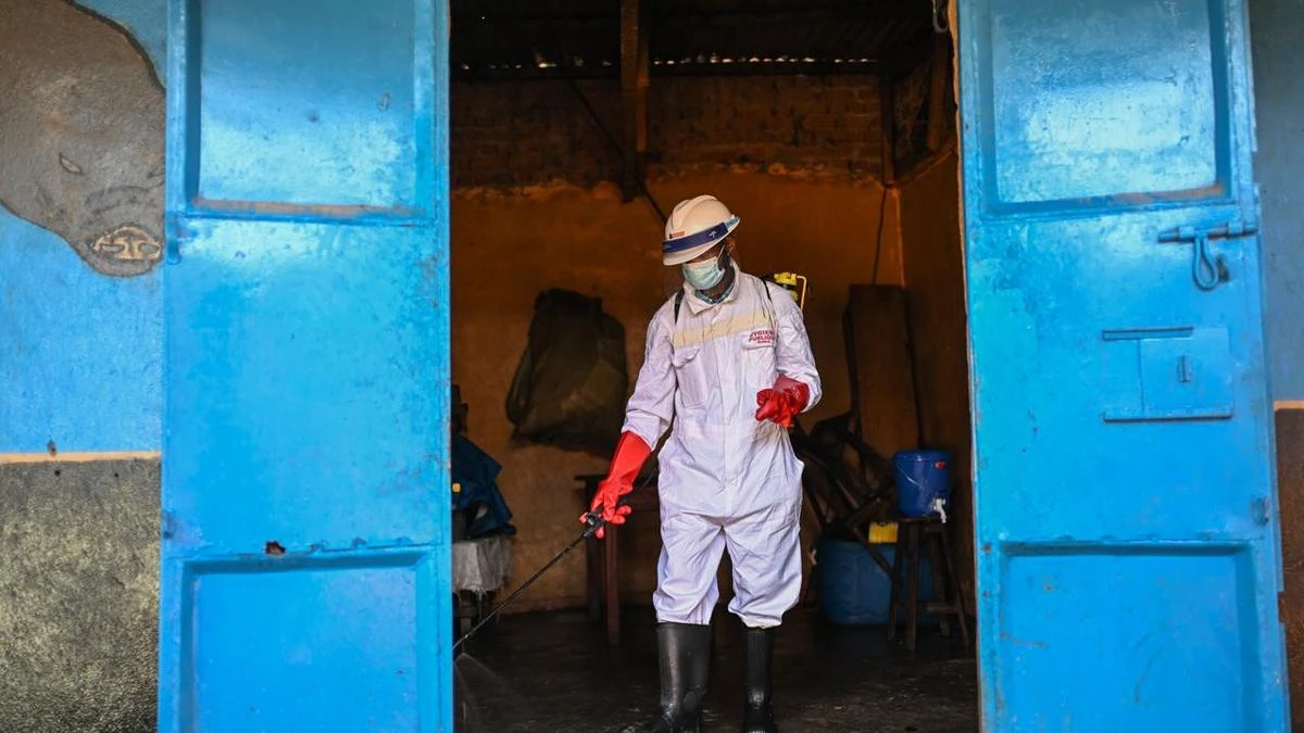 Infected patients ‘escape’ Ebola clinic during fire attack in Congo