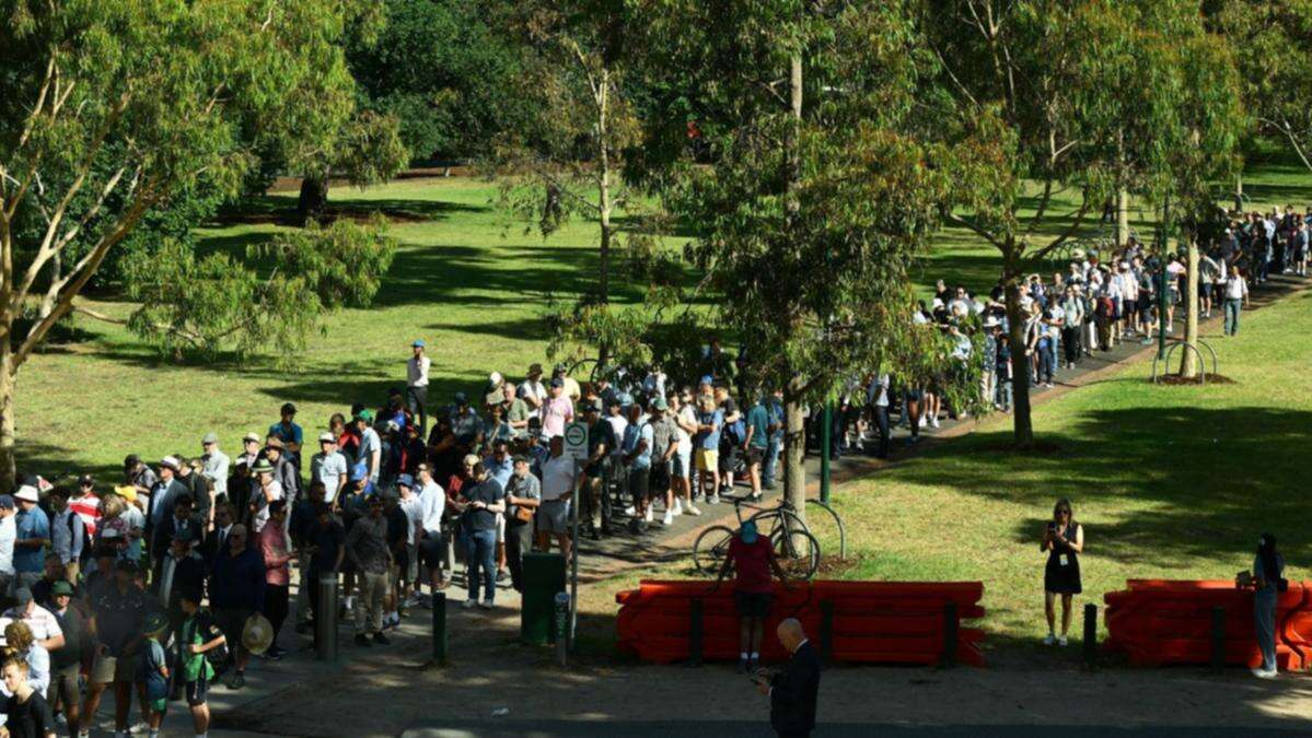 Aussie record shattered as fans flock to MCG for final day