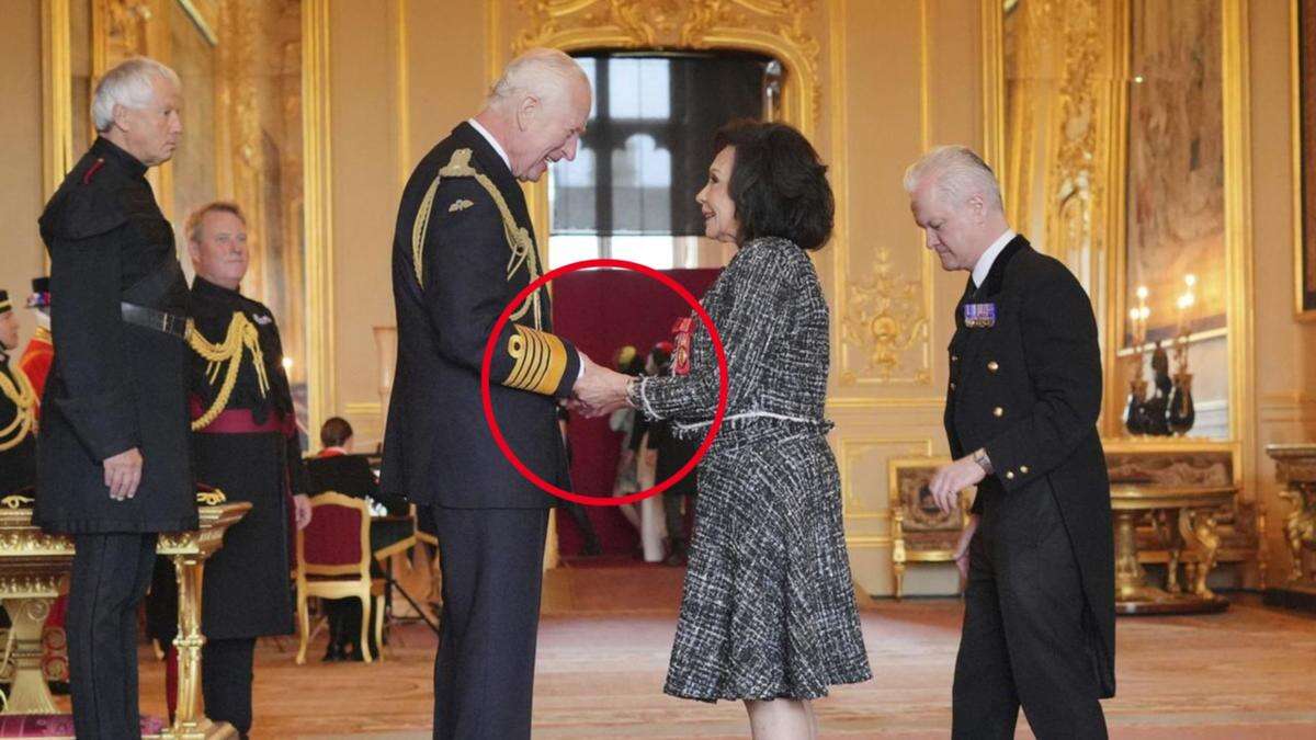 Legendary singer makes royal protocol blunder as she ‘grabs’ King Charles