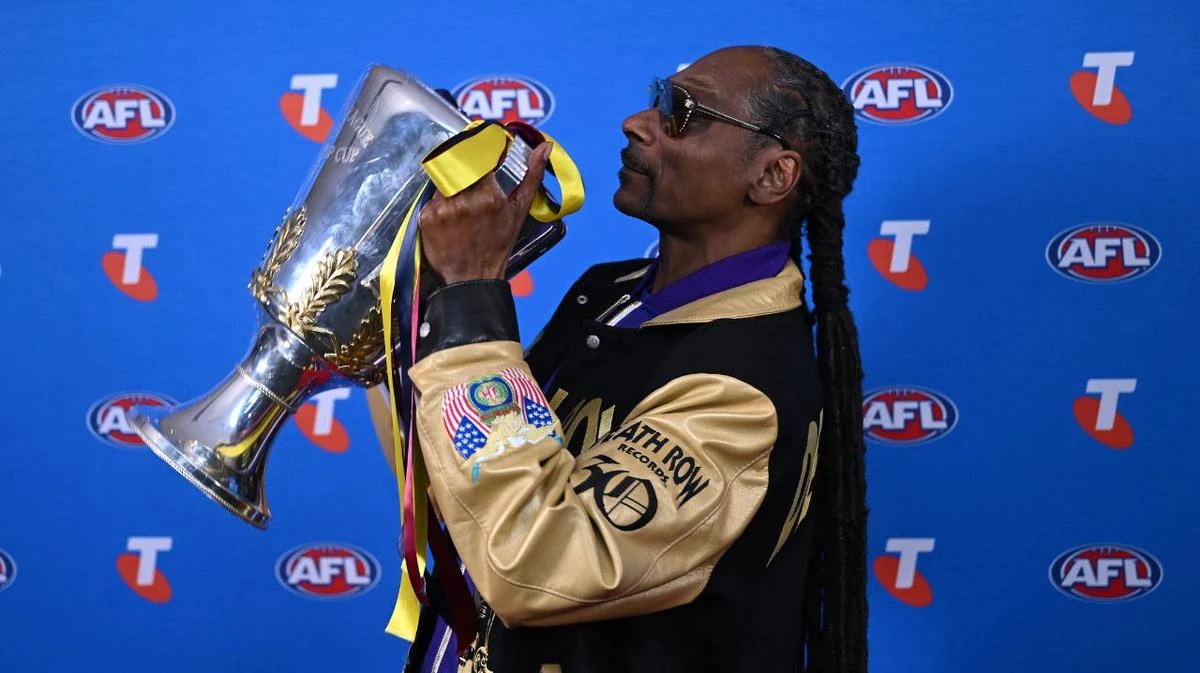 Snoop Dogg wins over AFL fans with one comment