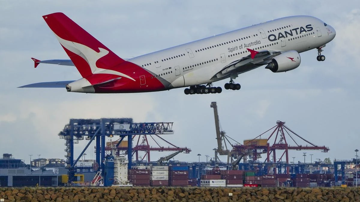 Cracks found in wing sparks urgent Qantas plane inspection