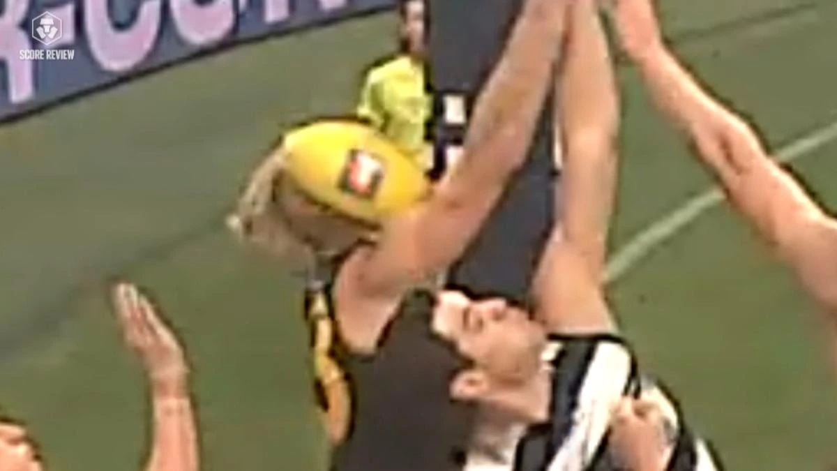 Sudden stop in play exposes ‘embarrassingly archaic’ AFL detail
