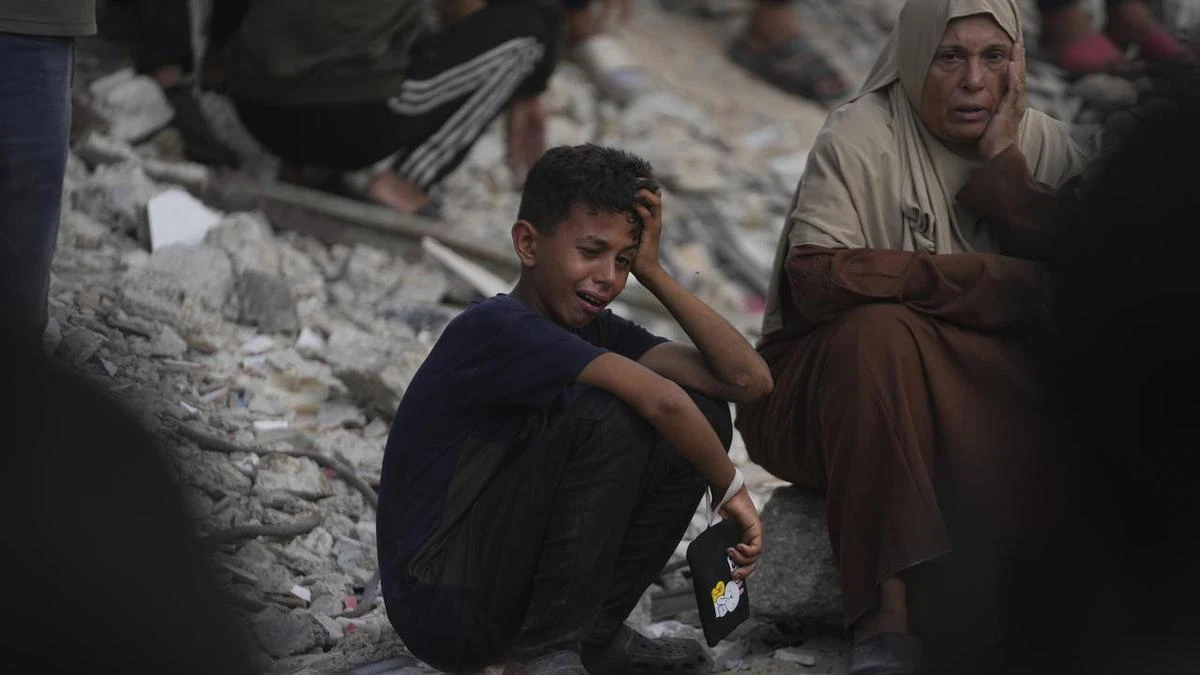 Dozens die in Israeli fire as war in Gaza drags on