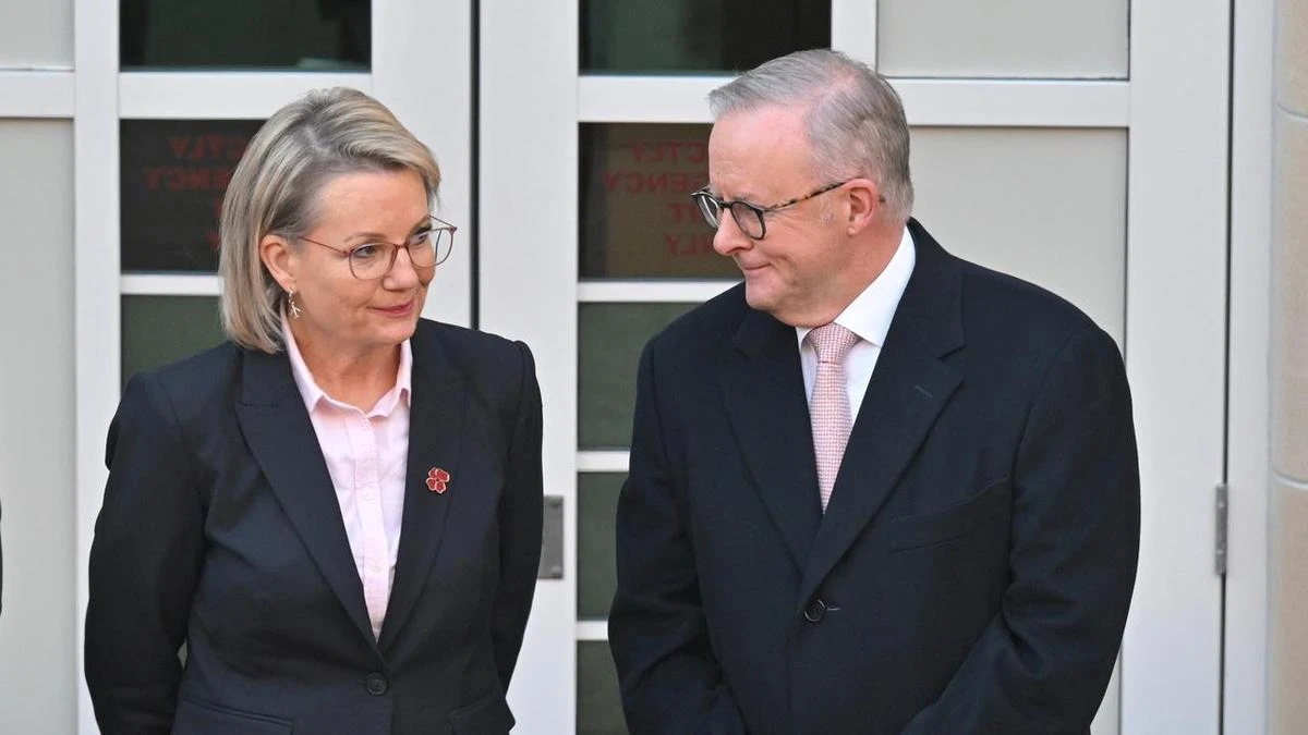 Coalition vote slumps to all-time low in latest polls