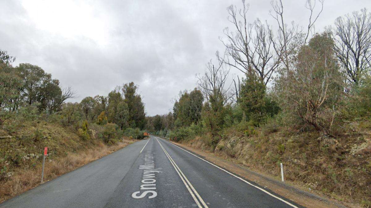 Man dies as car flips onto roof in Snowy Mountains