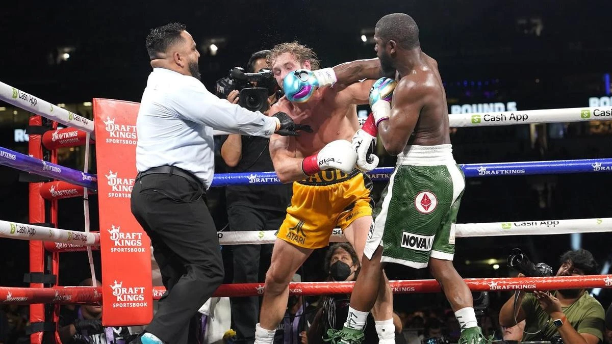 BoxingYoutuber Paul survives Mayweather barrage