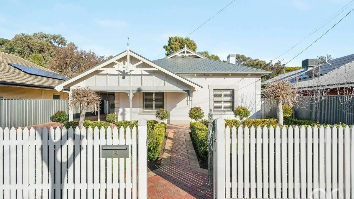 1923 dazzler storms auction, nets $1.48m with secret oval gate