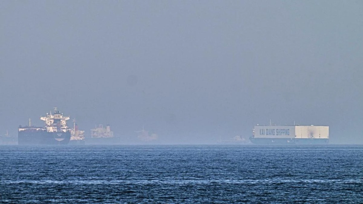 Attacks on ship near strait as Trump, Xi discuss Iran
