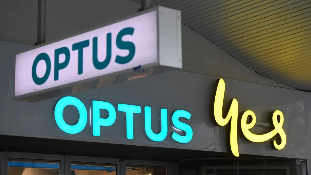 Thousands still without service as telco suffers massive outage