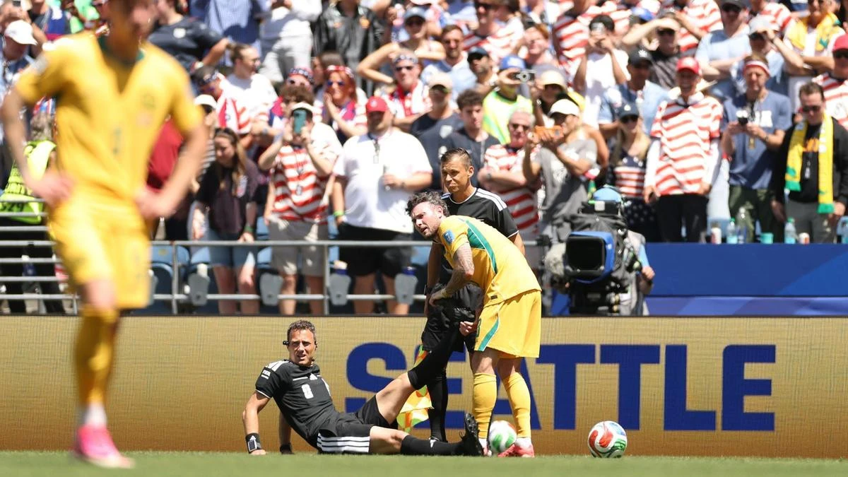 Socceroos’ misery rubbed in during comical scenes: ‘Seen it all’