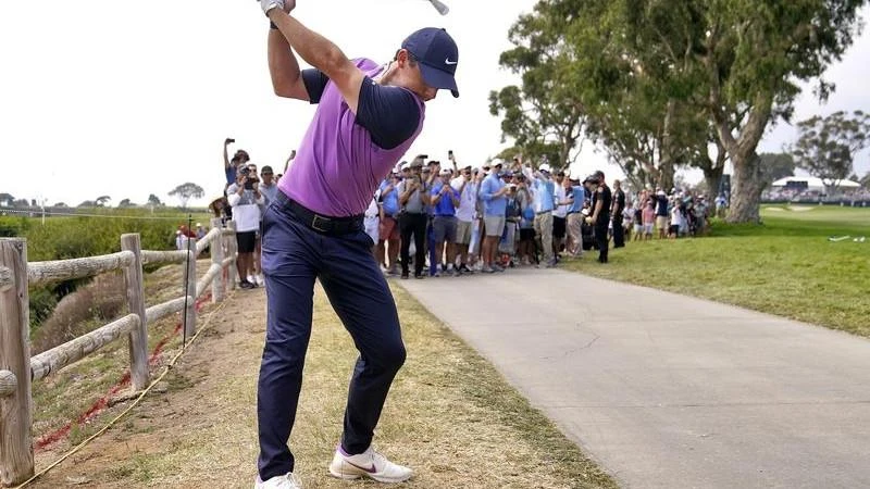 GolfMcIlroy surges into contention at US Open