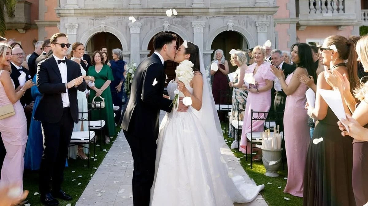 AFL midfielder ties the knot at stunning private estate