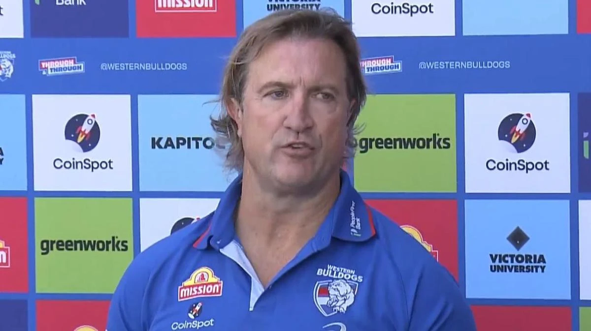 Luke Beveridge takes aim at AFL’s rule changes in three-minute rant