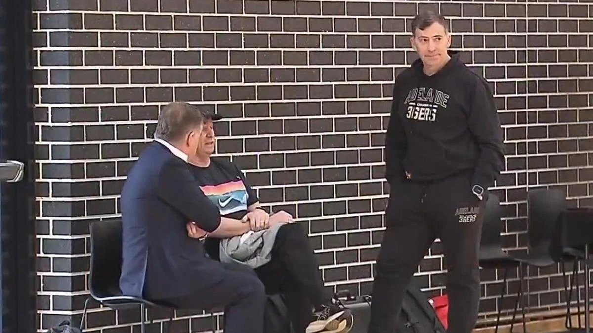 Ken Hinkley spotted with new club in fresh mentor role