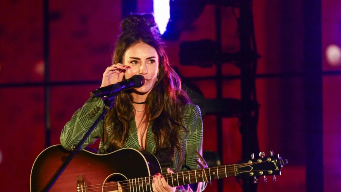 Amy Shark smashes NRL in front of AFL bigwigs: ‘Screw them’