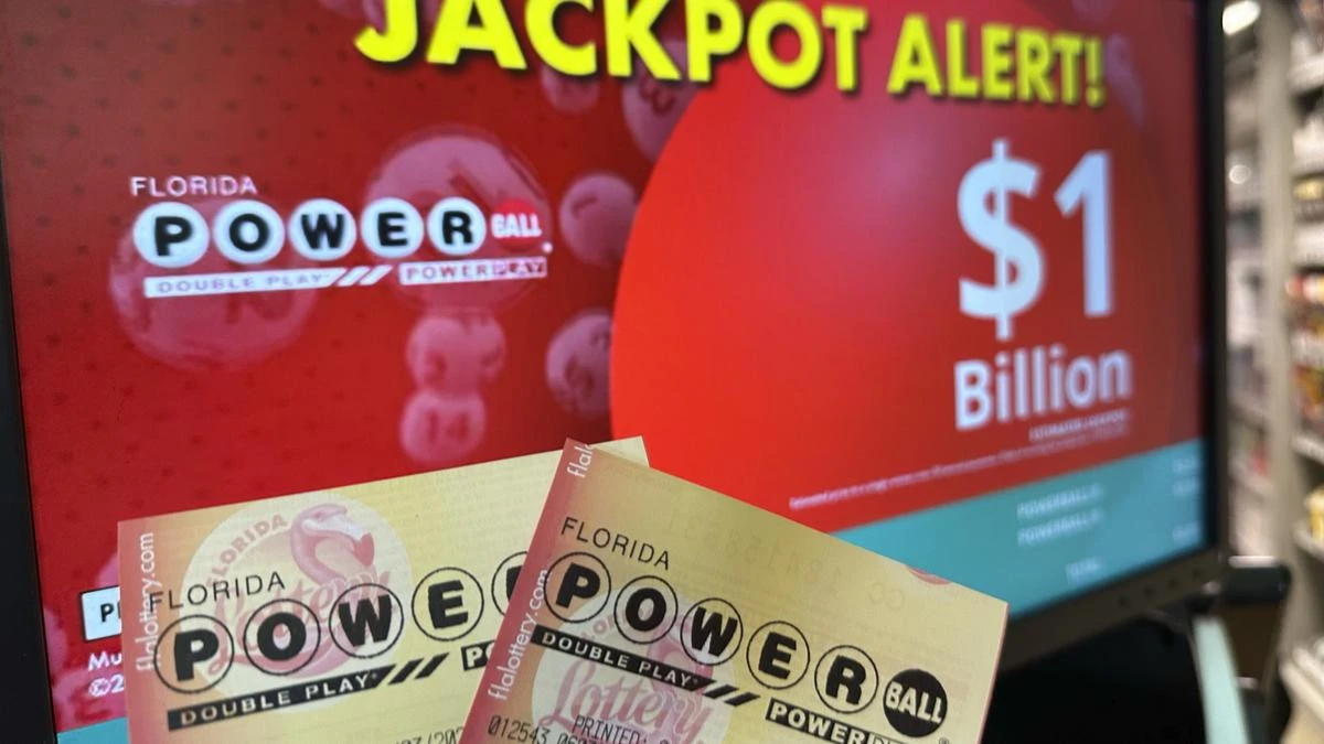 US Powerball jackpots to $1 billion