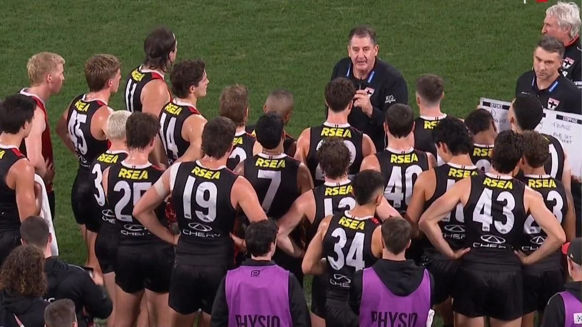 Ross Lyon holds up game for lengthy spray: ‘He’ll get a fine for that’