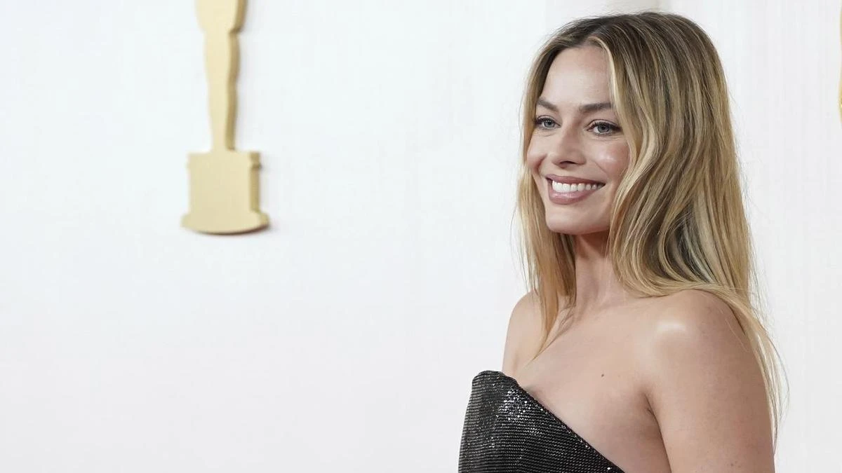 Margot Robbie in talks to star in remake of Tim Burton film