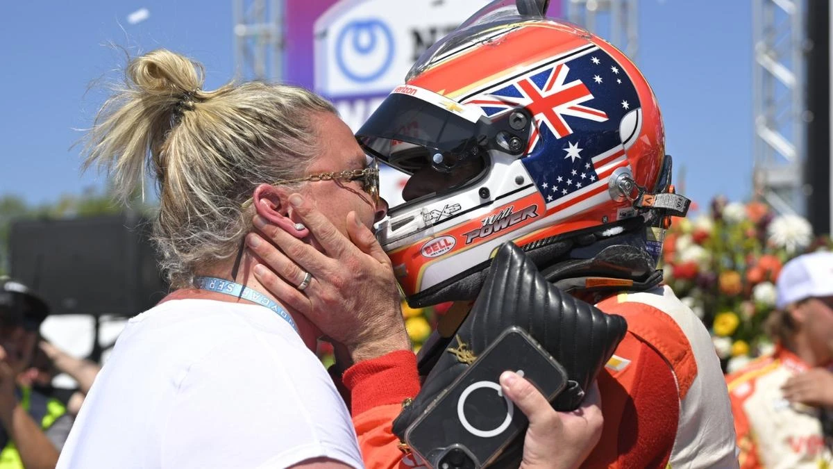 Spin called out as Aussie legend officially axed after tearful farewell