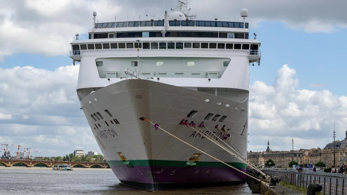 Cruise ship passengers ordered to stay on board amid gastro outbreak