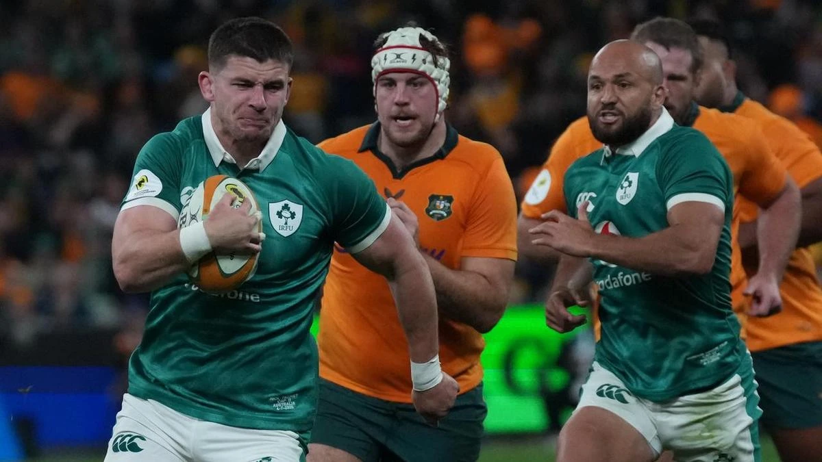 Improving Wallabies lose 10-try thriller to Ireland