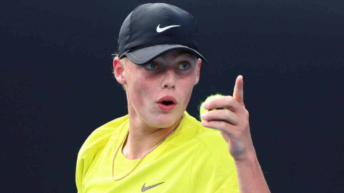 Cruz Hewitt claims first professional trophy after breakthrough week