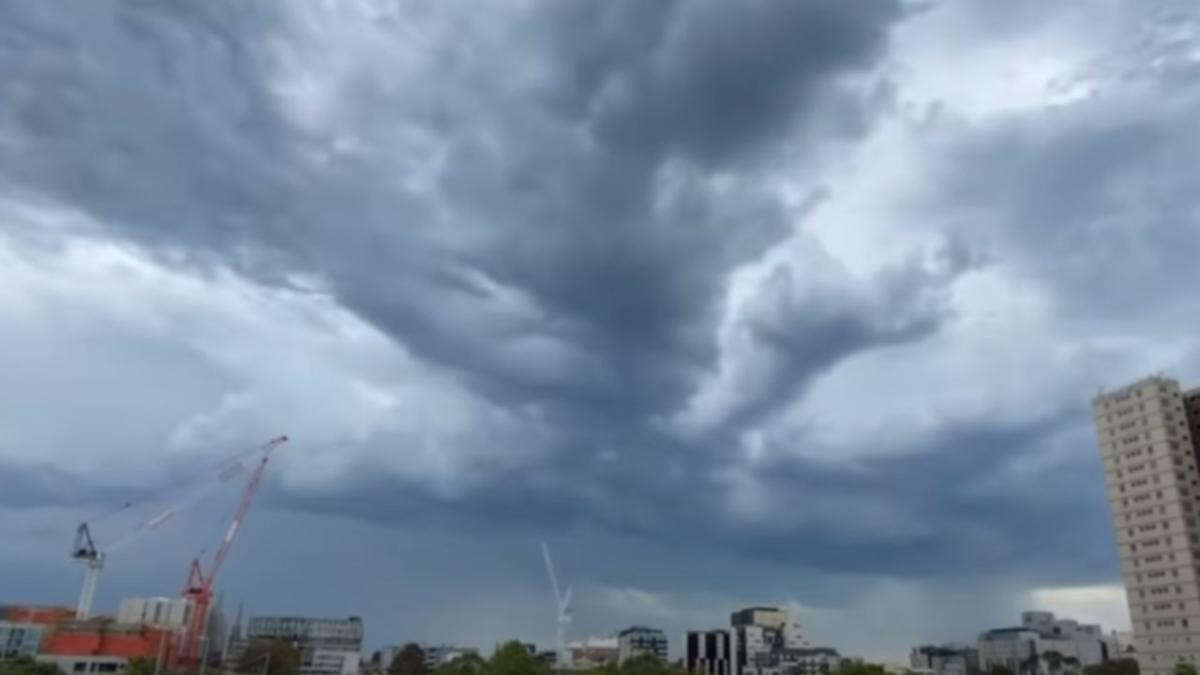 Thunderstorm asthma warning issued for parts of Victoria