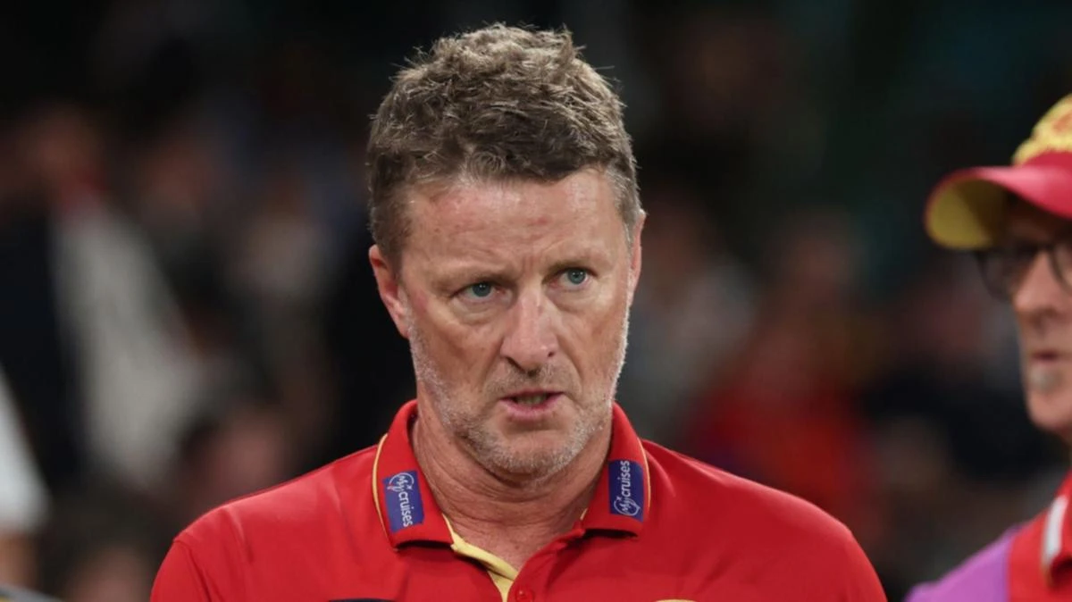 Damien Hardwick ripped to shreds over ‘dimwit’ hypocrisy