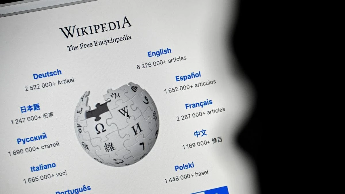Wikipedia announces tech deals as platform turns 25