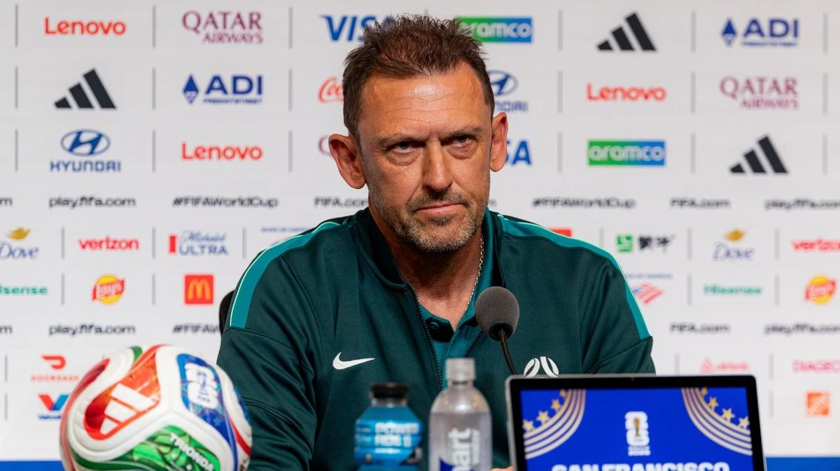 Socceroos coach cagey on obvious World Cup question