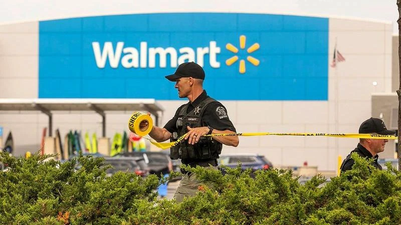 At least 11 people stabbed in violent attack at US shopping centre