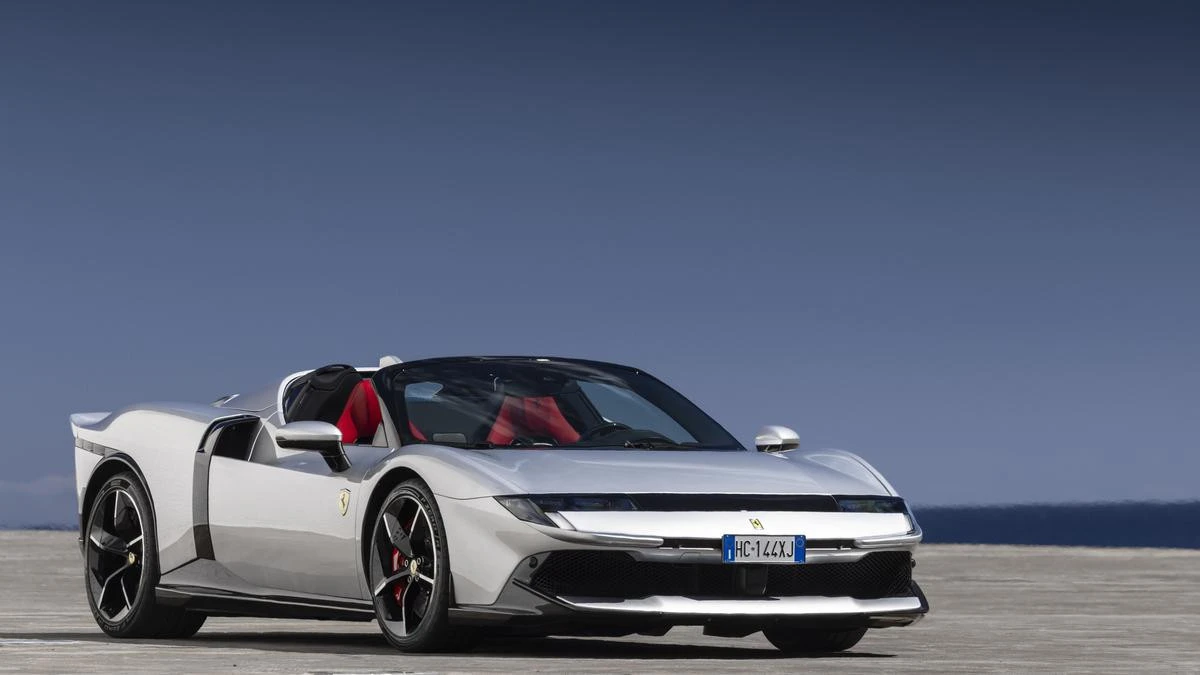Ferrari considered pop-up headlights for its new Testarossa