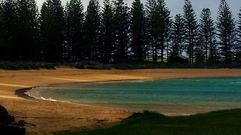 Qld to take over Norfolk Island services