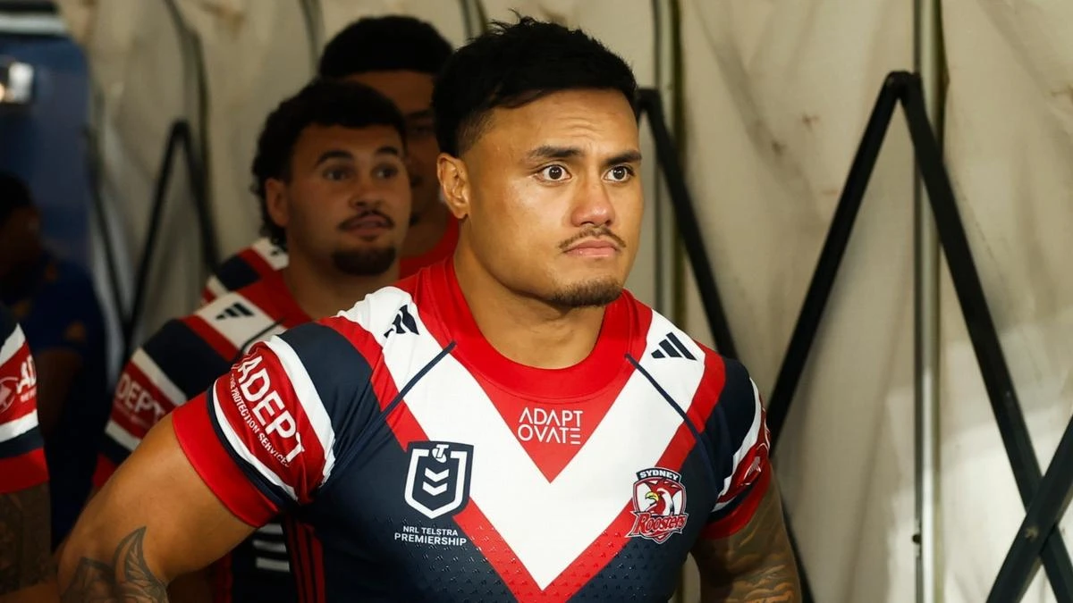 Roosters star breaks media ban to issue rare public statement