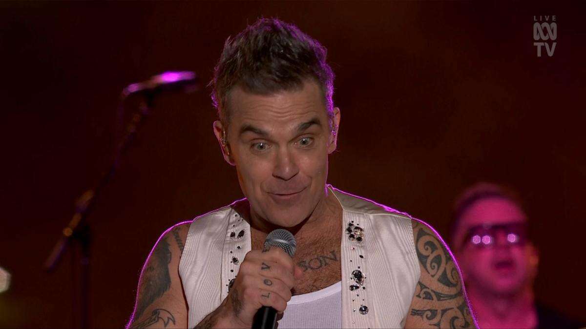 Robbie Williams scolds fan on stage for simple act during New Year’s Eve celebrations