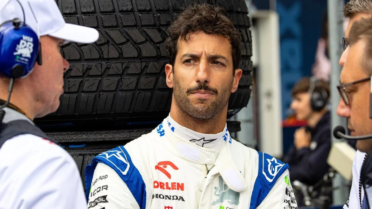 Daniel Ricciardo’s race derailed before it begins: ‘Did he?’