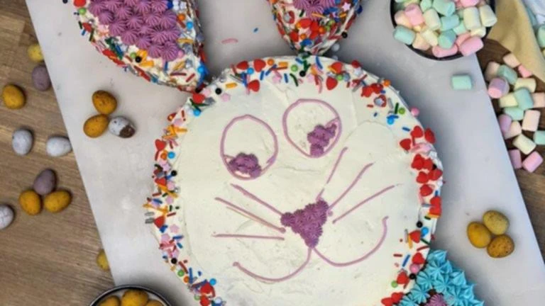 It’s time to get the kids creative in the kitchen with this adorable Easter bunny cake made by the singing bake