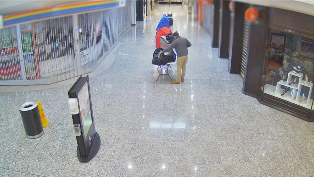 Calm shopping centre thief walks away with 53 right shoes