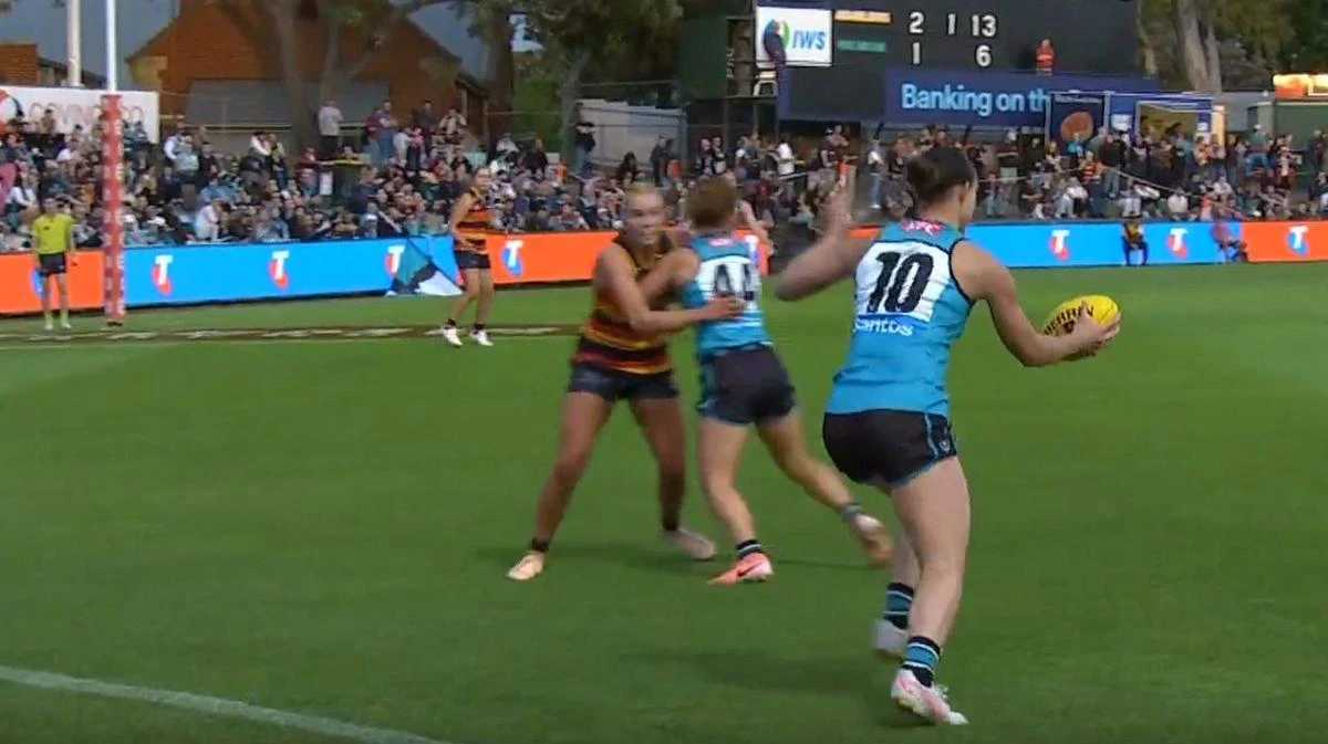 AFLW star stuns with ‘special’ goal to set new record