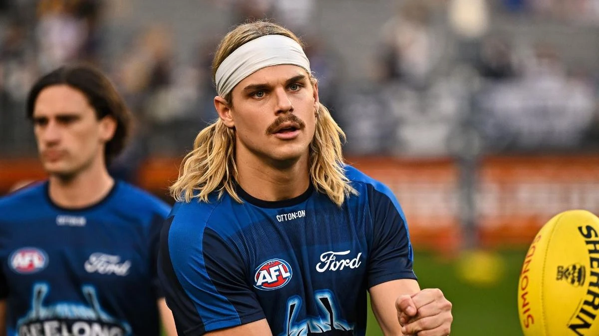 Geelong superstar Bailey Smith forced out of blockbuster